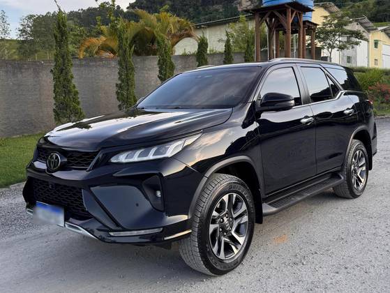 TOYOTA HILUX SW4 2.8 D-4D TURBO DIESEL DIAMOND 7L 4X4 AUTOMÁTICO TOYOTA HILUX SW4 2.8 D-4D TURBO DIESEL DIAMOND 7L 4X4 AUTOMÁTICO